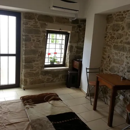 Vintage House Studios' Πιτσίδια